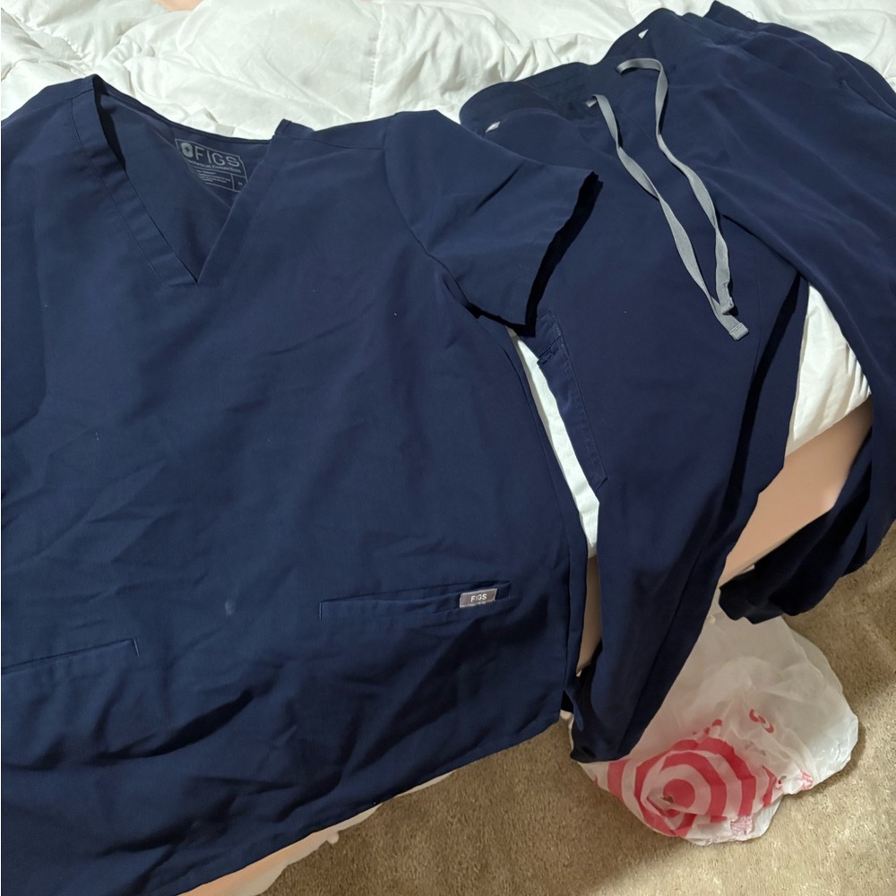FIGS set medium navy 3 pocket casma top medium and Zamora joggers medium petite